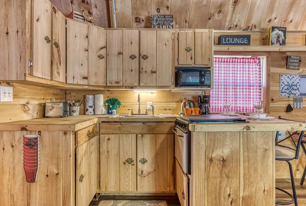 The Tiny Barn, 1089 Free Tickets Each Paid Day, Dollywood And More Sevierville Esterno foto